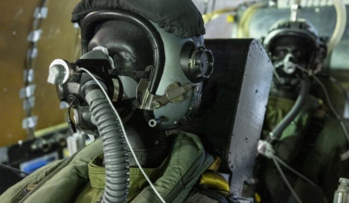 Uji oksigen dan antigravitasi pada Gripen F di fasilitas Saab