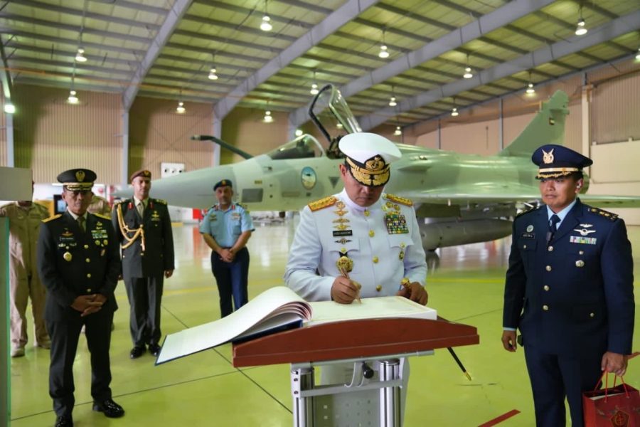 Panglima TNI melihar Mirage 2000-9 UEA