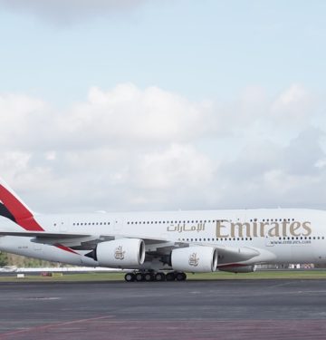 A380 Emirates mendarat di Bali