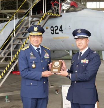 Kasau melihat F-15J Jepang