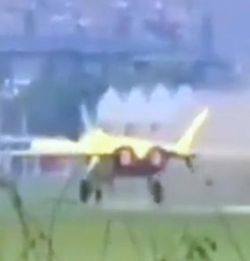 J-20 terbang perdna dengan mesin WS-15