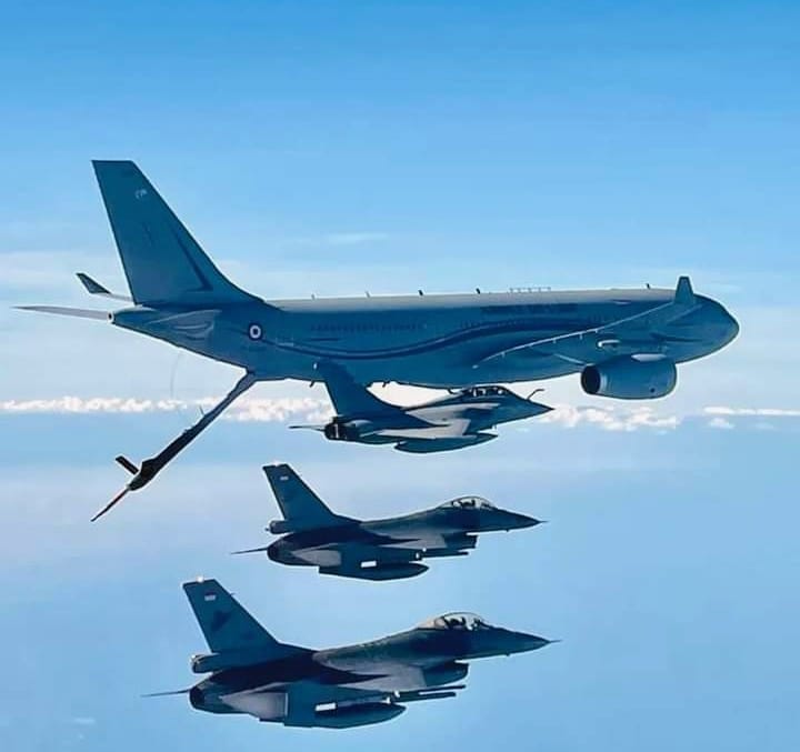 Latihan pengisian bahan bakar di udara A330 MRTT dan F-16