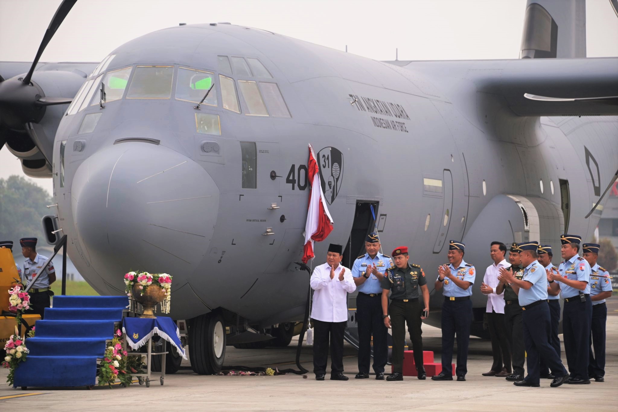 Prabowo serahkan pesawat C-130J-30 Super Hercules A-1340 kepada TNI AU