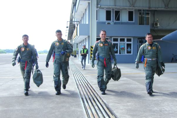 Danlanud Sultan Hasanuddin terbang dengan pesawat Sukhoi