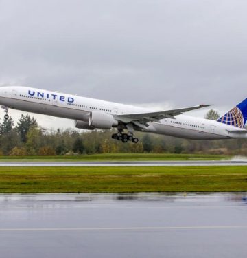 United-Airlines-777-300