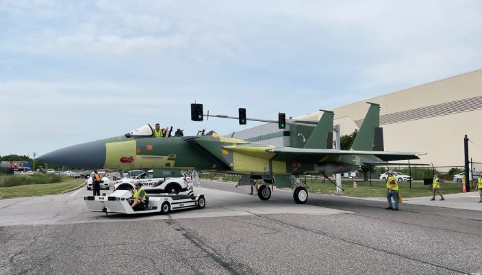 F-15EX ketiga keluar dari pabrik untuk menjalani uji terbang