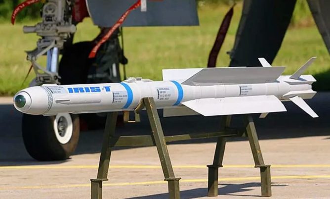 Noruega dona misil de defensa aérea IRIS-T A2A a Ucrania