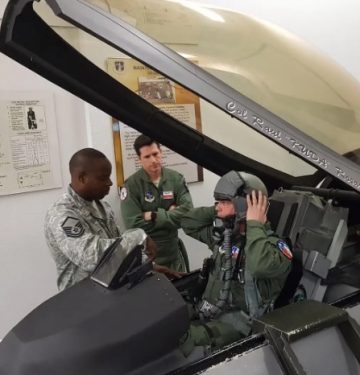 Pelatihan pilot F-16 USAF