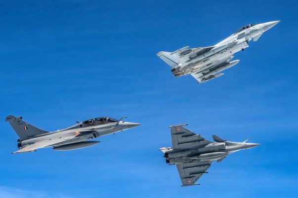 Arabia Saudita tiene la intención de comprar entre 100 y 200 aviones de combate Rafale a Francia tras el embargo de armas de Alemania.