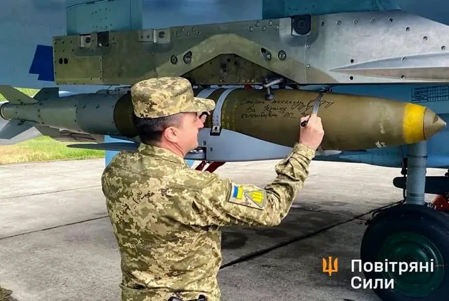 Su-27 Ukraina dilengkapi bom JDAM-ER