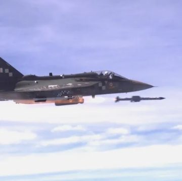 Tejas tembakkan rudal Astra