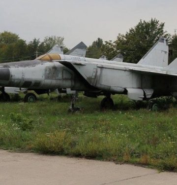 MiG-25 Rusia yang teronggok di Ukraina