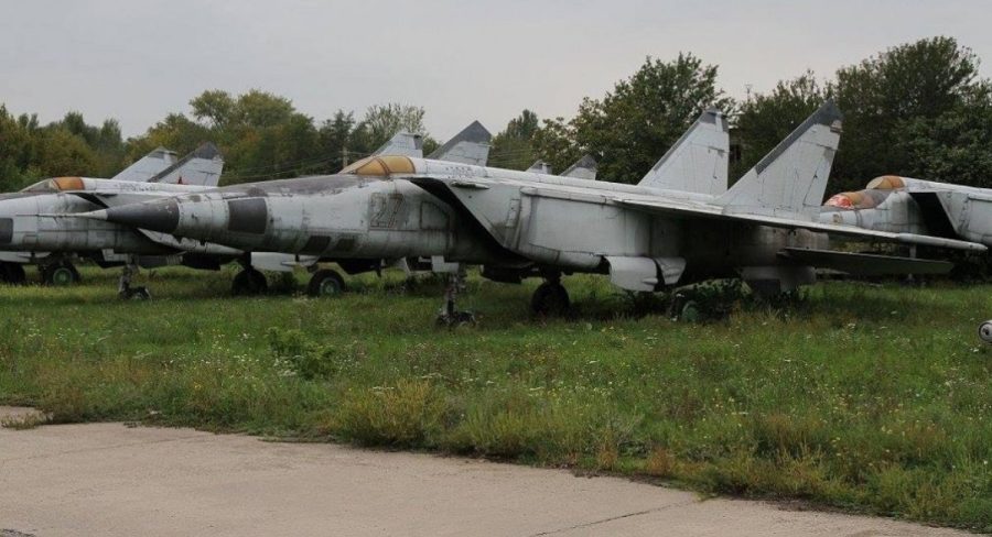 MiG-25 Rusia yang teronggok di Ukraina