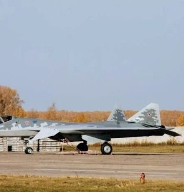 Su-57 bort 11 Red