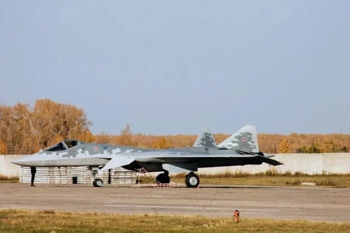 Su-57 bort 11 Red
