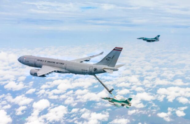A330 MRTT RSAF melakukan AAR terhadap F-16 TNI AU