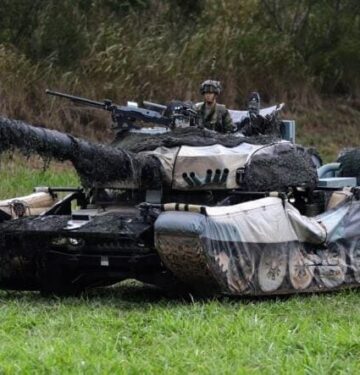 Humvee dimodifikasi jadi tank T-72 palsu