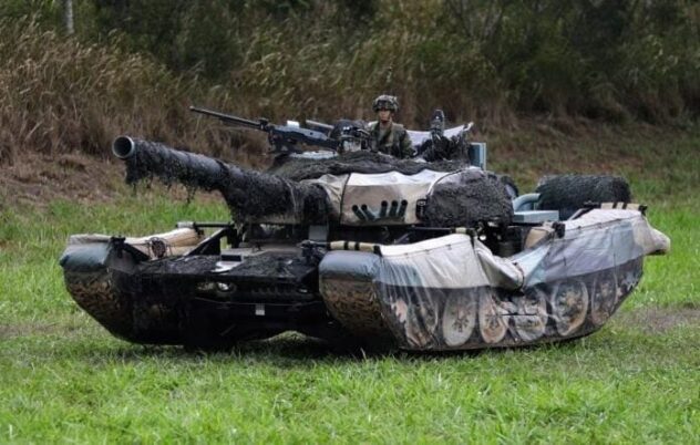 Humvee dimodifikasi jadi tank T-72 palsu