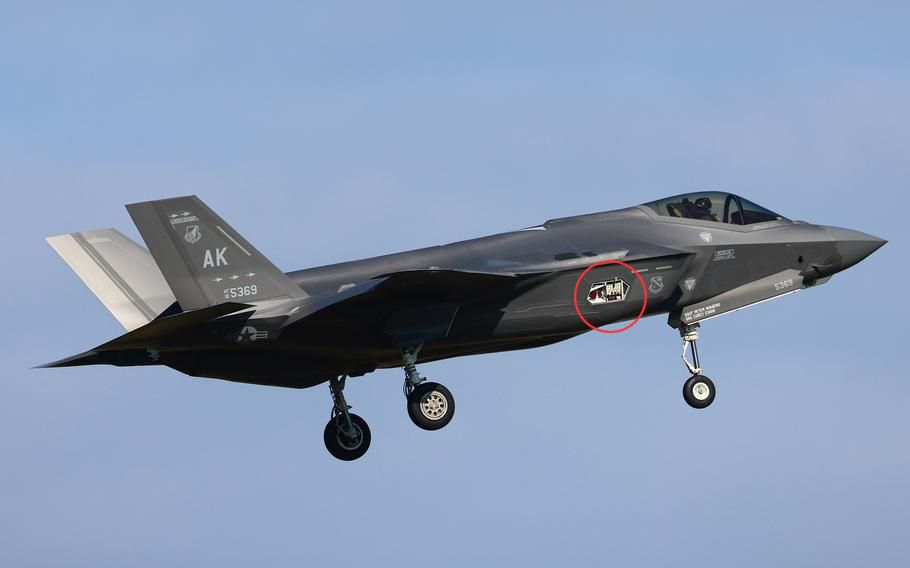 F-35A copot penel heksagonalnya dan jatuh ke laut_ Airspace Review