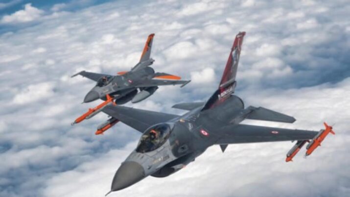 F-16 Turkiye dengan rudal udara ke udara Bozdogan