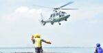 Helikopter MBE Panther Puspenerbal melakukan latihan pendaratan dan take off di KRI Makassar