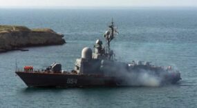 Черные бушлаты советские морпехи. Атака моряков. Морские пехотинцы балтийского флота вов 1941. Морские пехотинцы в сталинграде 1942. Моряки севастополя 1941.