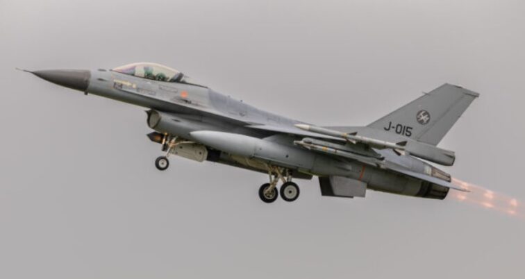 F-16 Belanda melaksanakan misi QRA terakhir