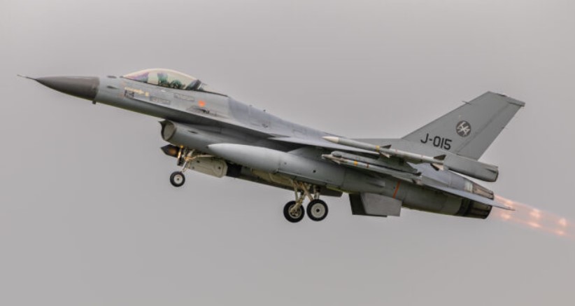 F-16 Belanda melaksanakan misi QRA terakhir