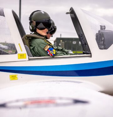 Pilot Ukraina lulus pendidikan dasar di Angkatan Udara Inggris_1