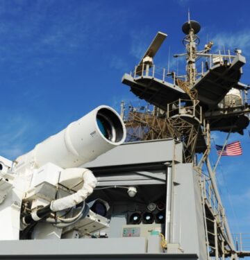 Uji coba senjata laser (LaWS) di USS Ponce