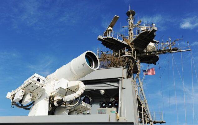 Uji coba senjata laser (LaWS) di USS Ponce