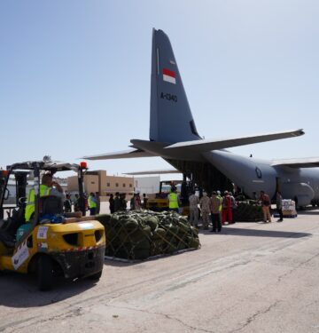 C-130J-30 Super Hercules A-1340 yang membawa bantuan kemanusiaan untuk rakyat Palestina tiba di Amman Yordania