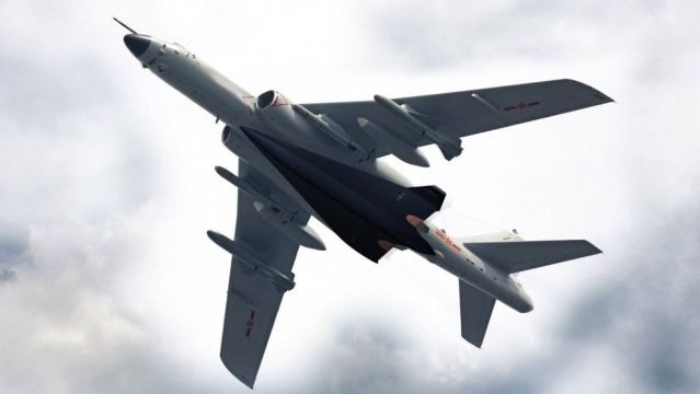 Drone WZ-8 terlihat di bawah perut pembom H-6N