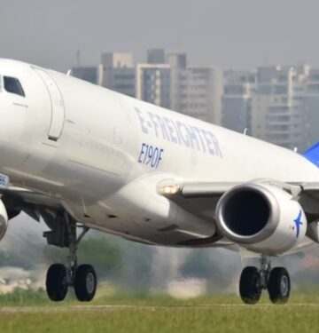 Embraer E190F terbang perdana