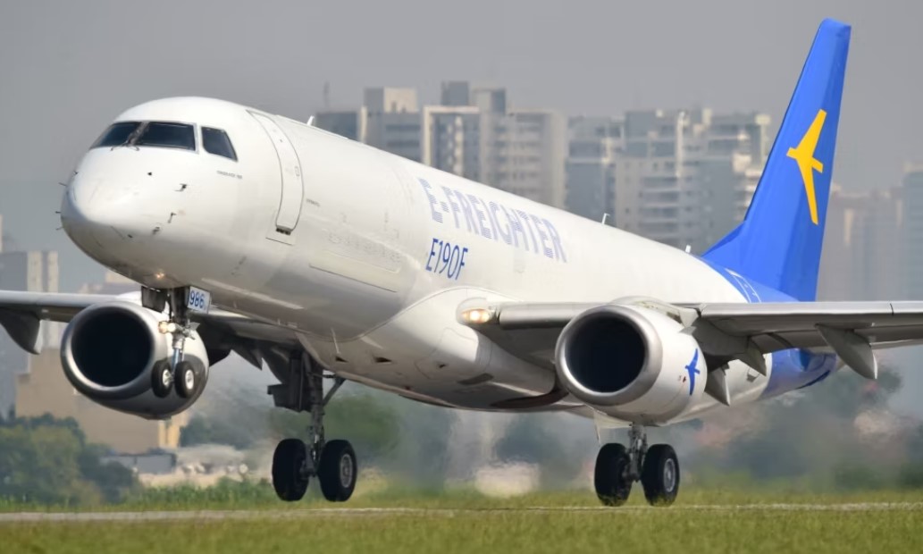 Embraer E190F terbang perdana