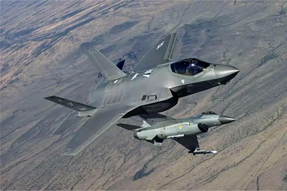 F-135 dan F-16