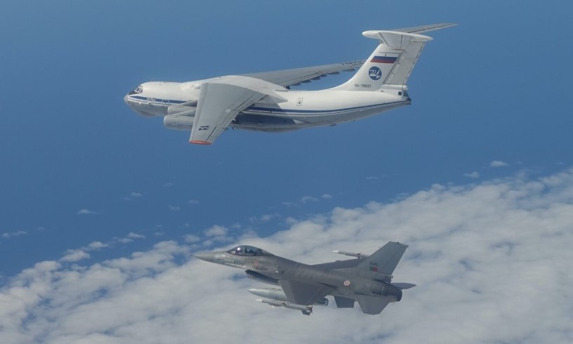 F-16 Portugis mencegat Il-76 Rusia di atas Baltik