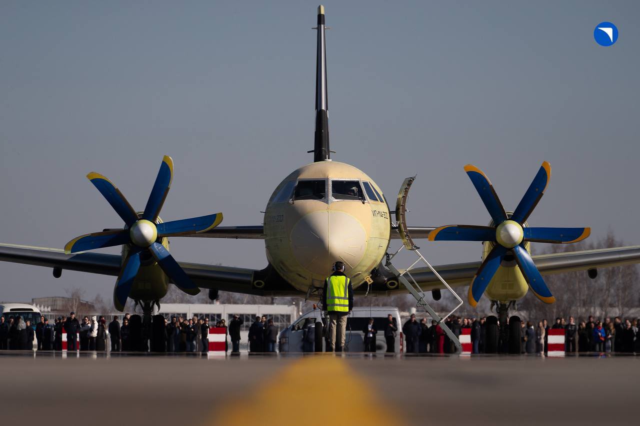 Il-114-300
