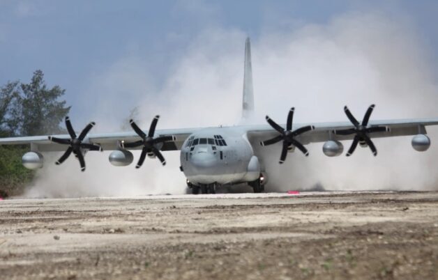 KC-130J USAF mendarat di Pulau Tinian