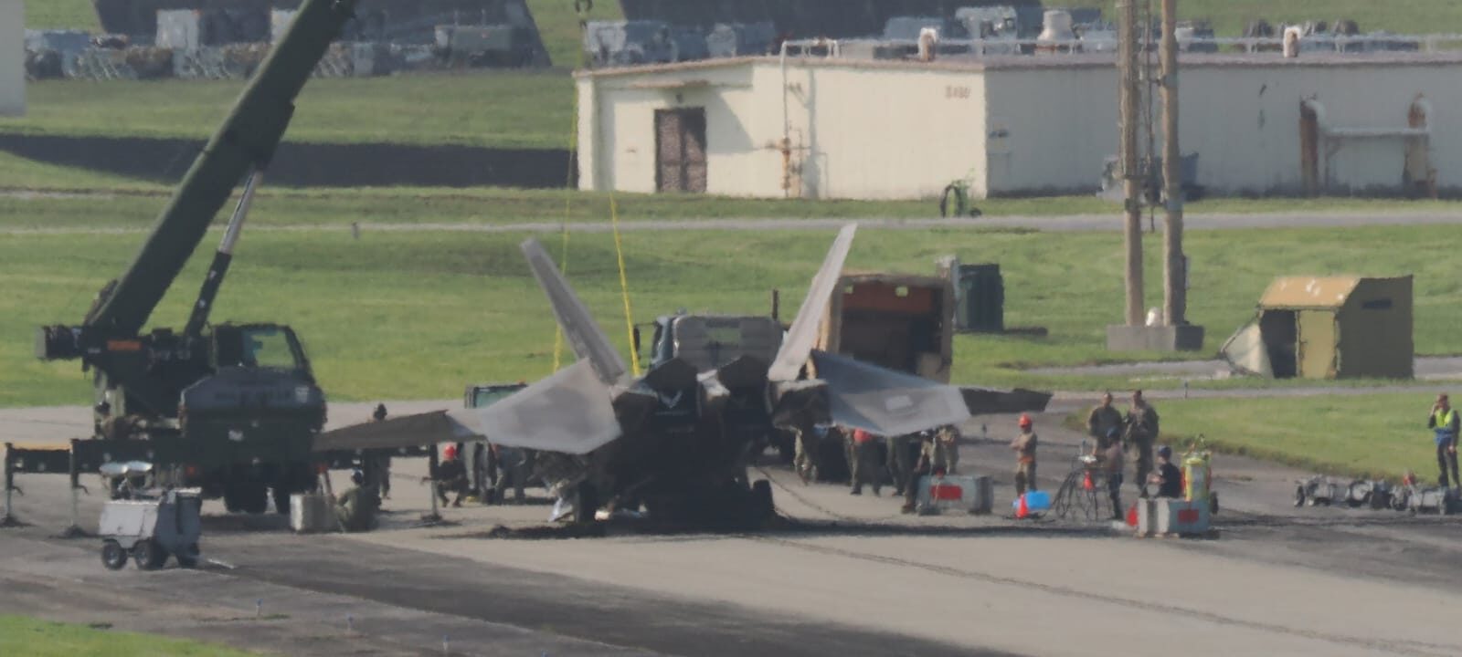 Nose Gear F-22 kolaps di Kadena AB