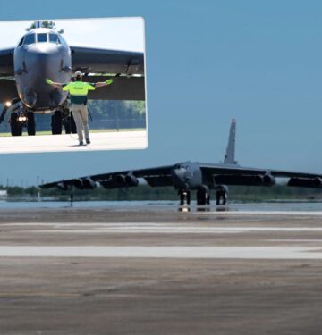 Pembom B-52H mendarat di Bandara Internasional Chennault di AS