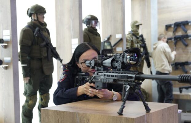 Produk Pertahanan Keamanan Rusia ditampilkan di St Petersburg