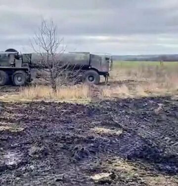 Truk M978 HEMTT Ukraina buatan Amerika Serikat