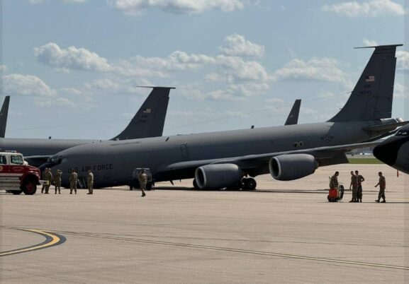 KC-135 Stratotanker USAF kolaps roda depan