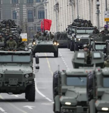 Kendaraan militer Rusia dalam Parade Hari Kemenangan 2024