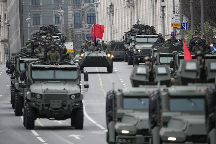 Kendaraan militer Rusia dalam Parade Hari Kemenangan 2024
