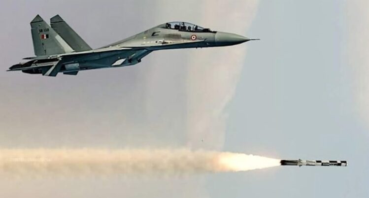 Su-30MKI meluncurkan BrahMos