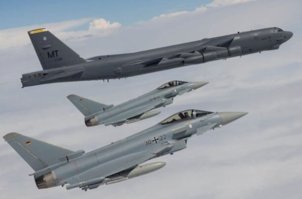 Pembom B-52 terbang di perbatasan Rusia dikawan jet-jet NATO