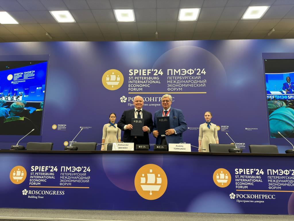 Penandatangan kerja sama Rosoboronexport dan MGIMO