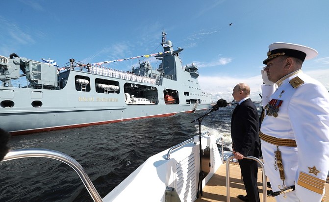 Presiden Putin menghadiri Hari Angkatan Laut Rusia di Sungai Neva St Petersburg